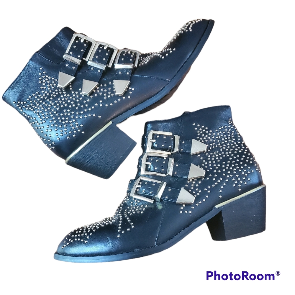 Black studded‎ belted leather heeled ankle booties size 6.5 gold hardware